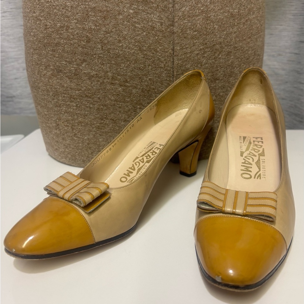 Vintage Salvatore Ferragamo Women's Leather Beige/Golden Brown Heels-Size 9
